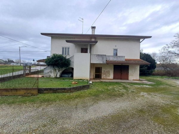 casa indipendente in vendita a Latisana