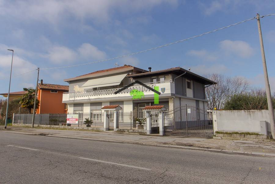 casa indipendente in vendita a Latisana