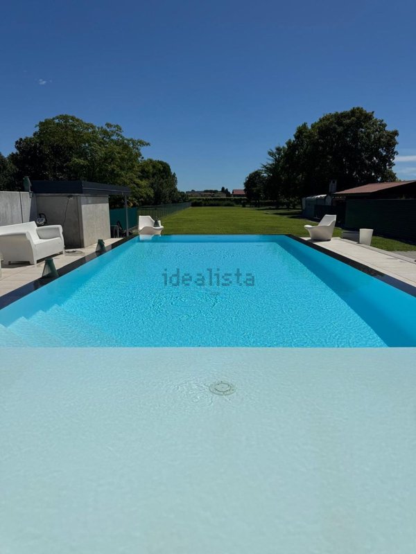 casa indipendente in vendita a Latisana in zona Pertegada