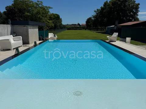 casa indipendente in vendita a Latisana in zona Pertegada