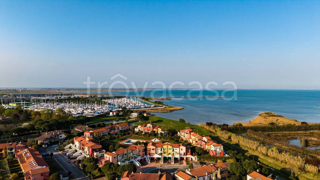 casa indipendente in vendita a Latisana in zona Bevazzana