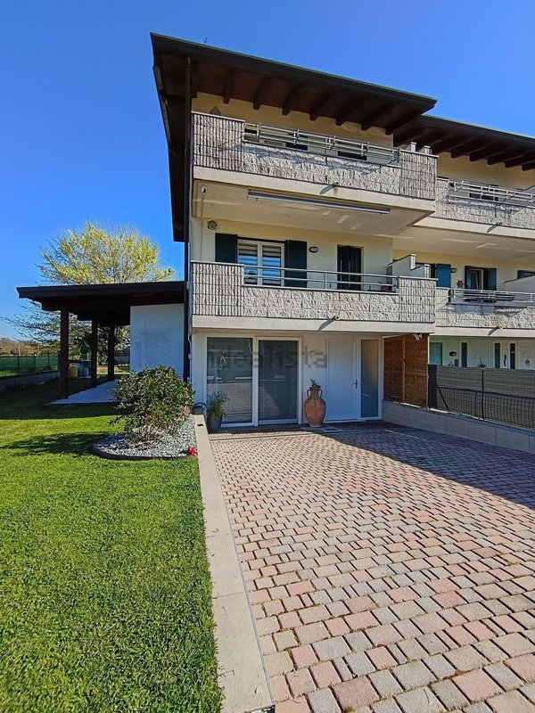 casa indipendente in vendita a Latisana in zona Bevazzana