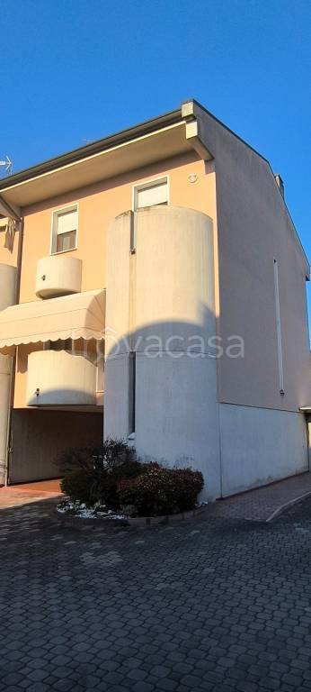 casa indipendente in vendita a Latisana