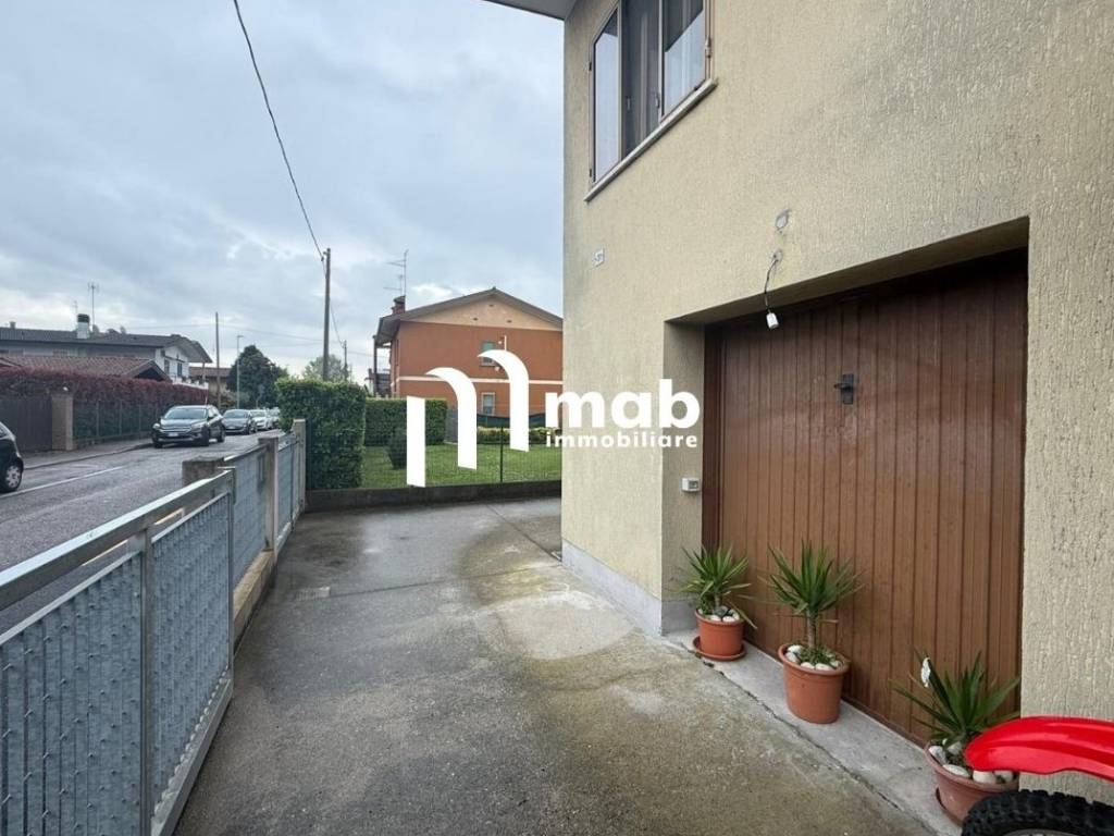 casa indipendente in vendita a Latisana in zona Bevazzana