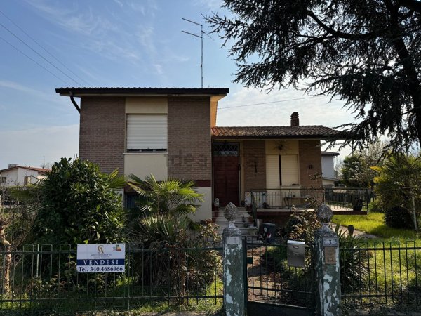 casa indipendente in vendita a Latisana