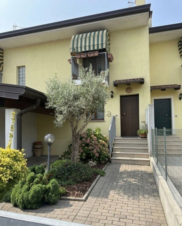 casa indipendente in vendita a Latisana in zona Pertegada