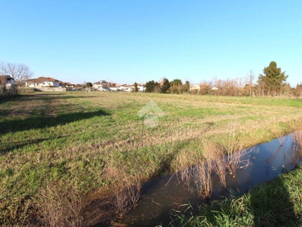 terreno agricolo in vendita a Latisana in zona Pertegada