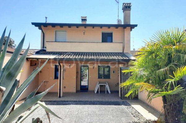 casa indipendente in vendita a Latisana in zona Pertegada