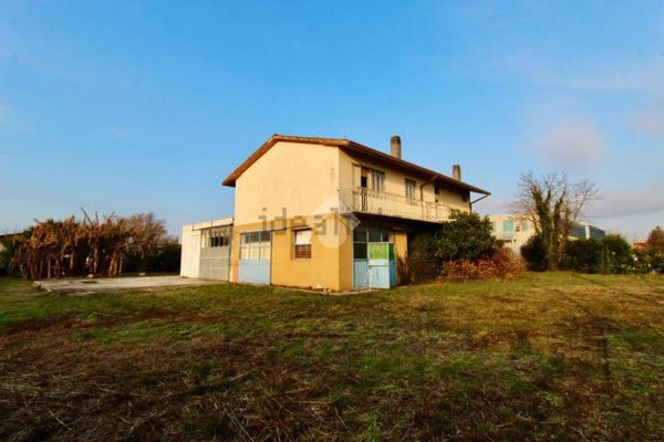 appartamento in vendita a Latisana in zona Gorgo