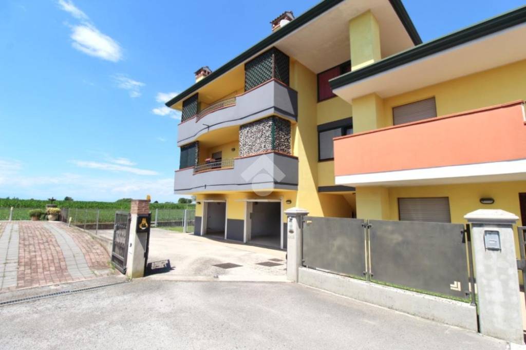 appartamento in vendita a Latisana in zona Gorgo
