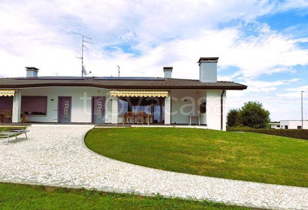 casa indipendente in vendita a Latisana in zona Paludo