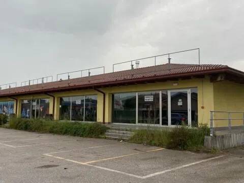negozio in vendita a Latisana in zona Pertegada