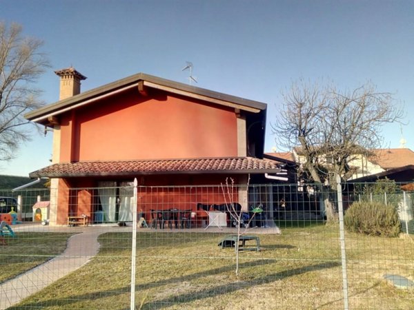 casa indipendente in vendita a Latisana in zona Pertegada
