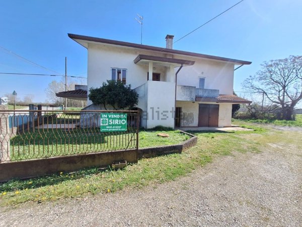 casa indipendente in vendita a Latisana in zona Crosere