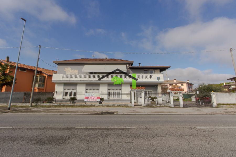 appartamento in vendita a Latisana in zona Crosere
