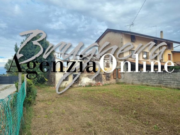 casale in vendita a Latisana in zona Gorgo