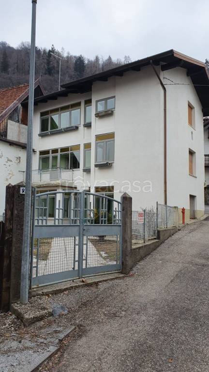 casa indipendente in vendita a Lauco in zona Trava
