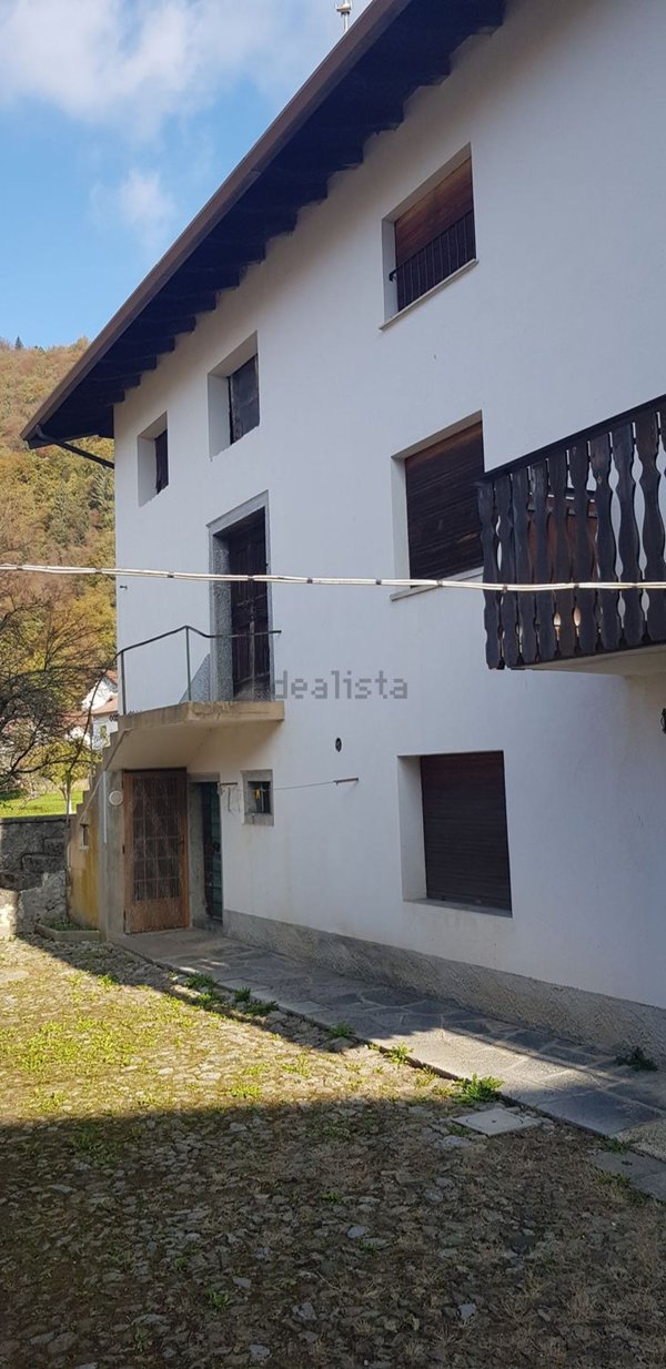 casa indipendente in vendita a Lauco in zona Trava
