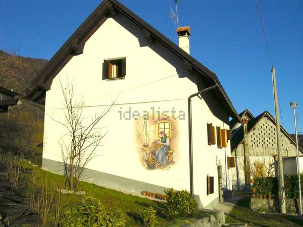 casa indipendente in vendita a Lauco in zona Avaglio