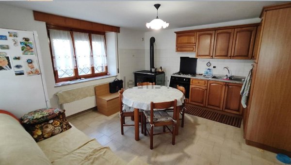 casa indipendente in vendita a Lauco in zona Avaglio