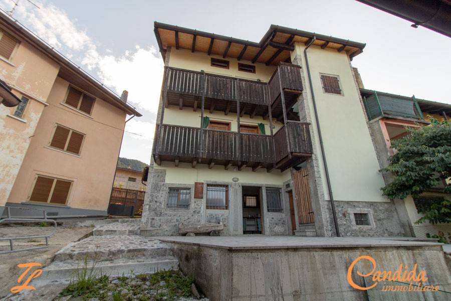casa indipendente in vendita a Lauco in zona Avaglio