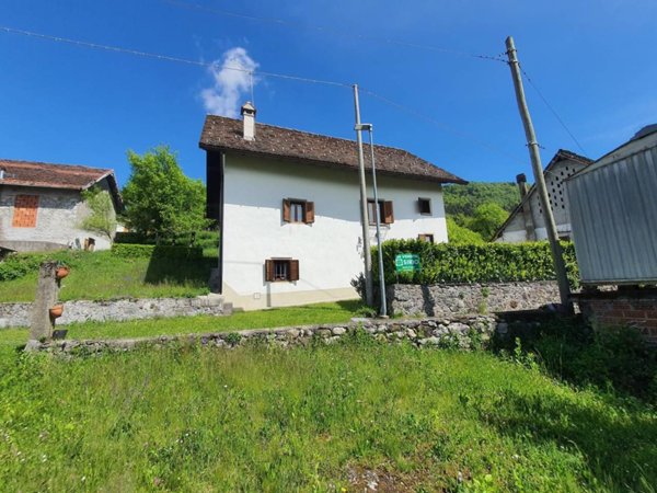 casa indipendente in vendita a Lauco in zona Avaglio