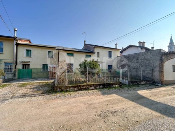 casa indipendente in vendita a Lestizza