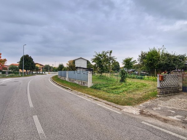terreno edificabile in vendita a Lestizza