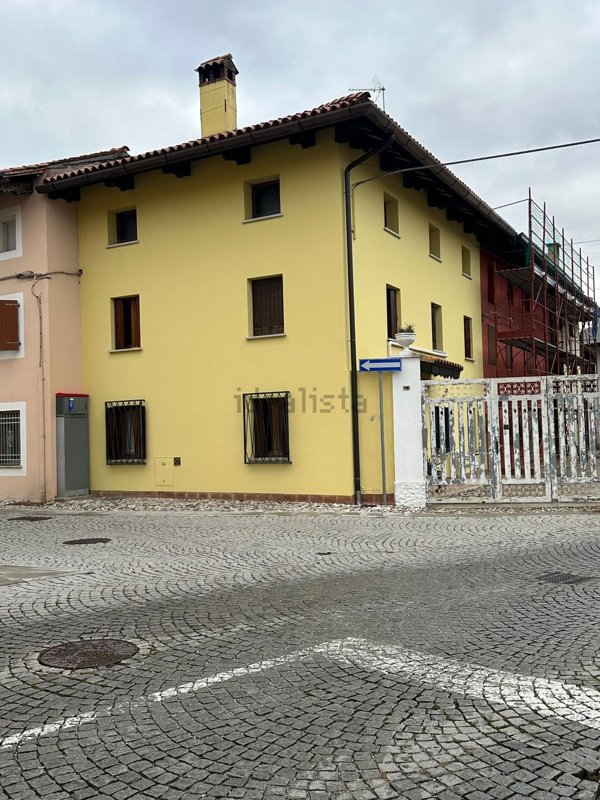 esavano in vendita a Lestizza