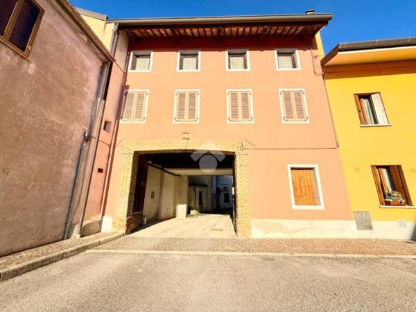 quadrivano in vendita a Lestizza in zona Nespoledo