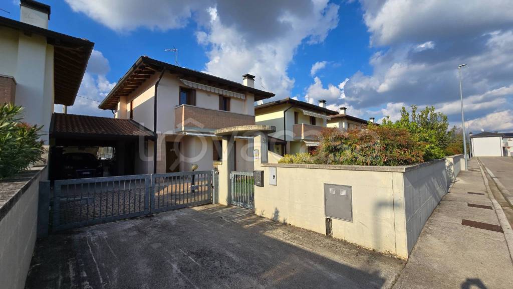 casa indipendente in vendita a Lestizza in zona Santa Maria