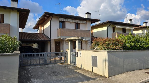 casa indipendente in vendita a Lestizza