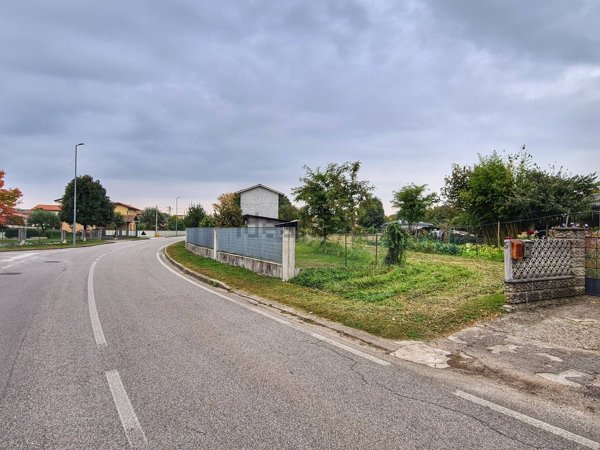 terreno edificabile in vendita a Lestizza