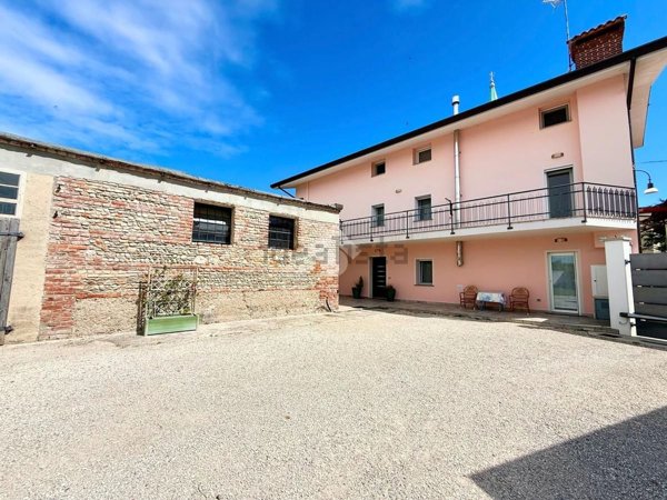 casa indipendente in vendita a Lestizza