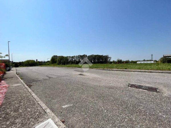 terreno edificabile in vendita a Lestizza