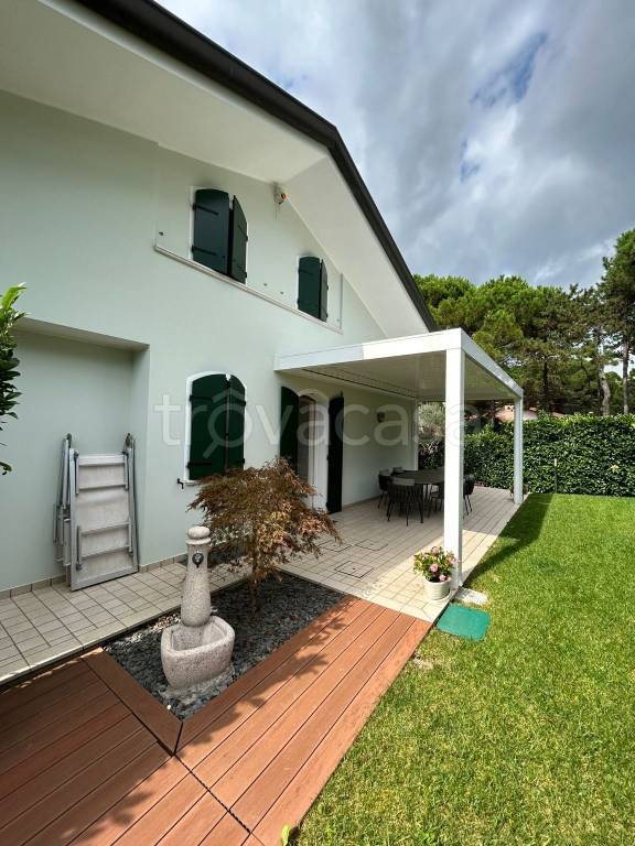 casa indipendente in vendita a Lignano Sabbiadoro in zona Pineta
