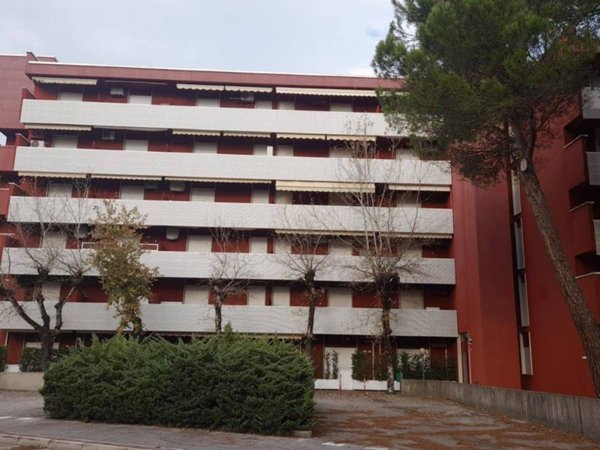 locale commerciale in vendita a Lignano Sabbiadoro in zona Riviera