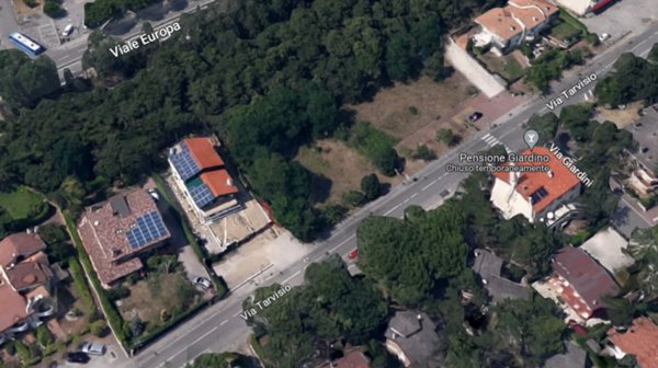 terreno edificabile in vendita a Lignano Sabbiadoro in zona Pineta