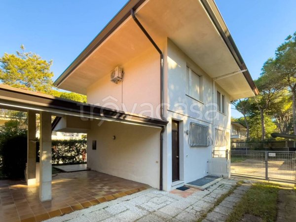 casa indipendente in vendita a Lignano Sabbiadoro in zona Pineta