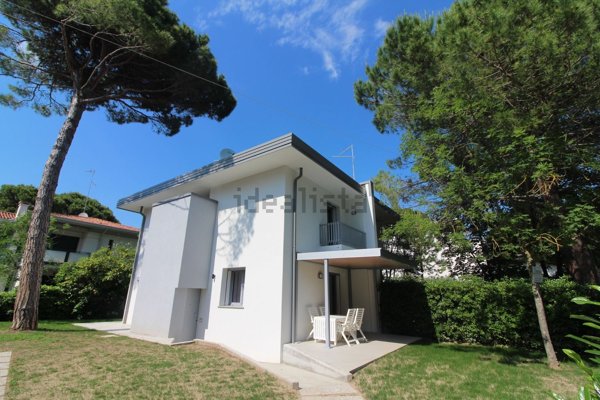 casa indipendente in vendita a Lignano Sabbiadoro in zona Pineta