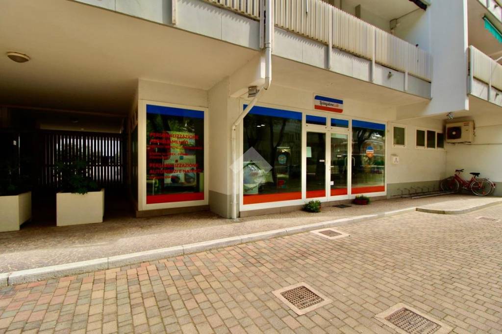 negozio in vendita a Lignano Sabbiadoro