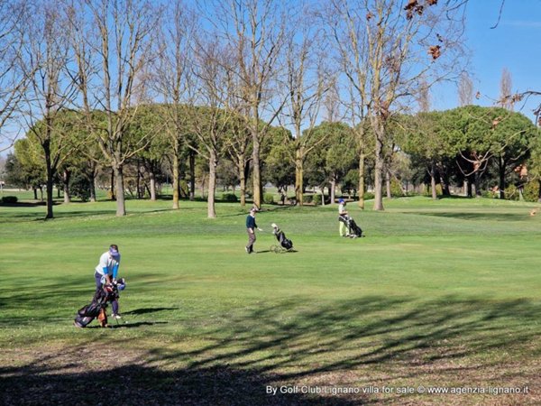 casa indipendente in vendita a Lignano Sabbiadoro in zona Riviera