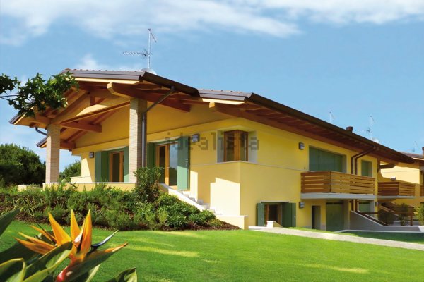 casa indipendente in vendita a Lignano Sabbiadoro in zona Riviera