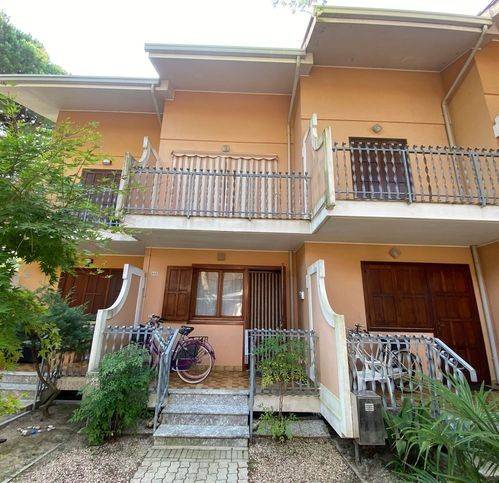 casa indipendente in vendita a Lignano Sabbiadoro in zona Pineta