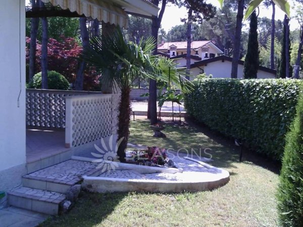 casa indipendente in vendita a Lignano Sabbiadoro in zona Pineta