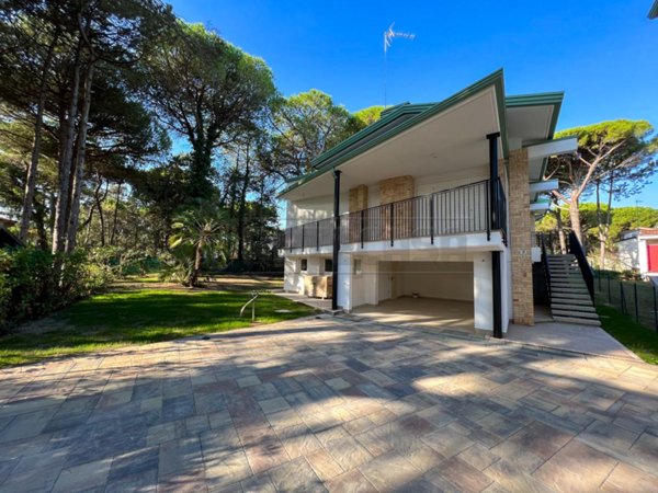 casa indipendente in vendita a Lignano Sabbiadoro in zona Riviera