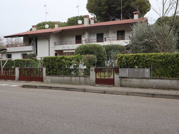casa indipendente in vendita a Lignano Sabbiadoro in zona Riviera