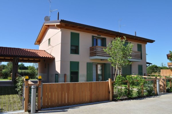 casa indipendente in vendita a Lignano Sabbiadoro in zona Riviera