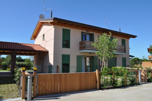 casa indipendente in vendita a Lignano Sabbiadoro in zona Riviera