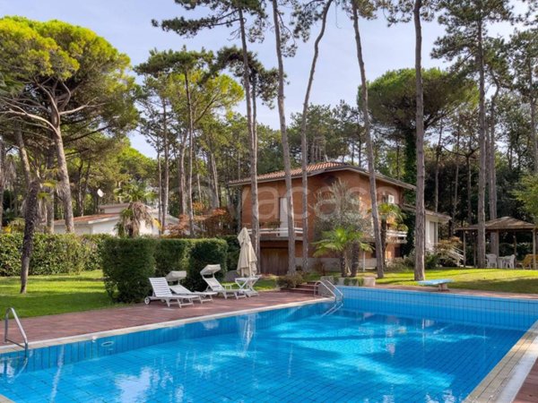 casa indipendente in vendita a Lignano Sabbiadoro in zona Riviera